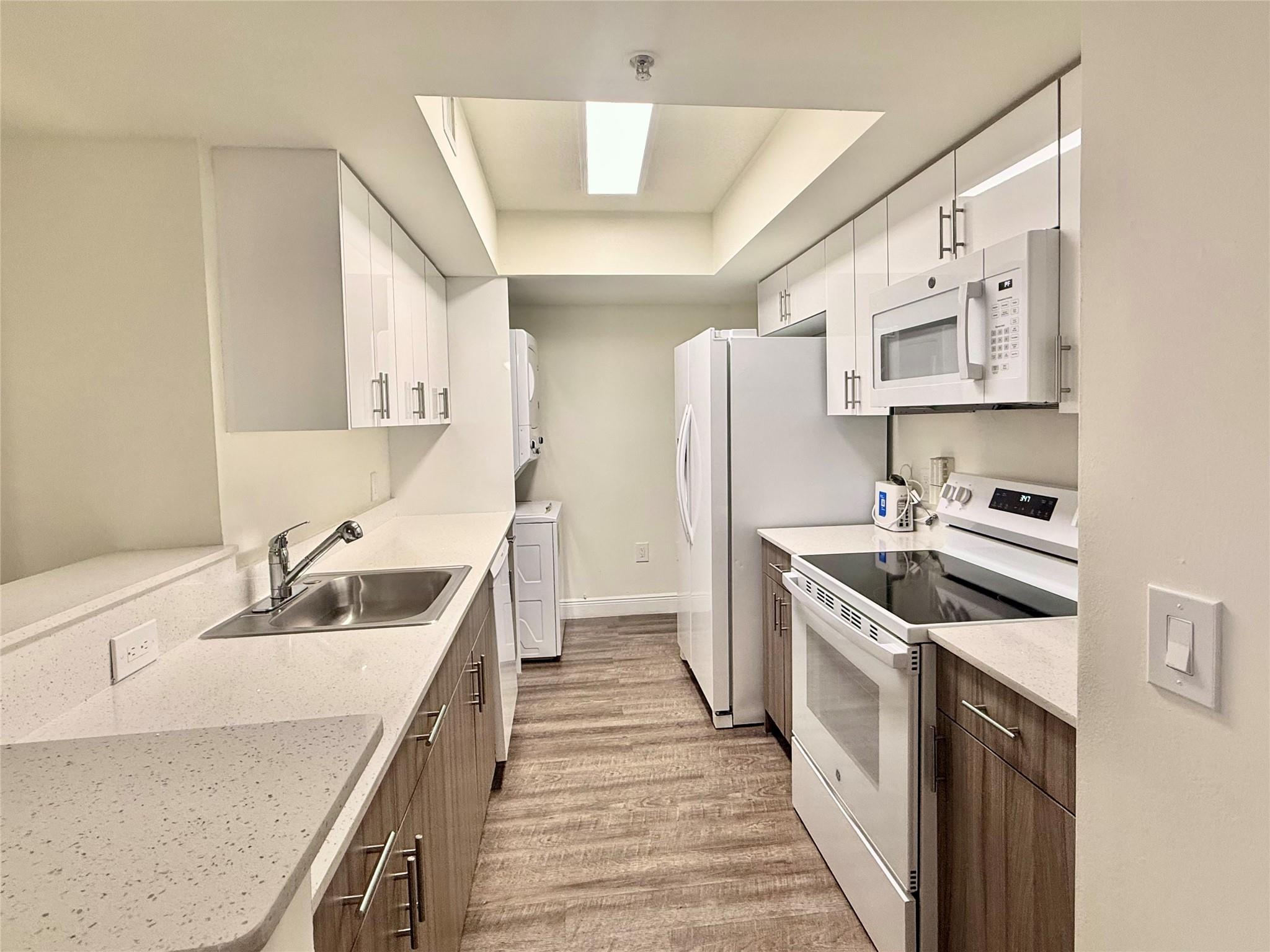 Country Club Towers - Residential Lease