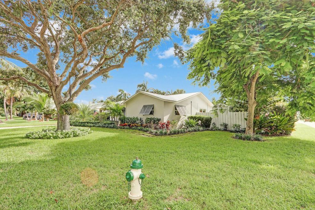 Photo of 350 Venus Avenue, Tequesta, FL 33469 (MLS # R11055604)