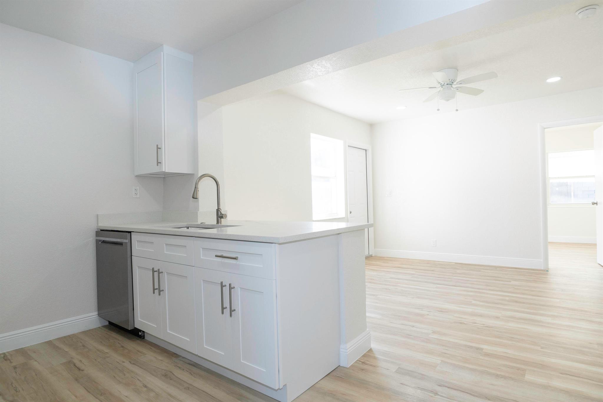 LAUDERDALE MANORS ADD - Residential