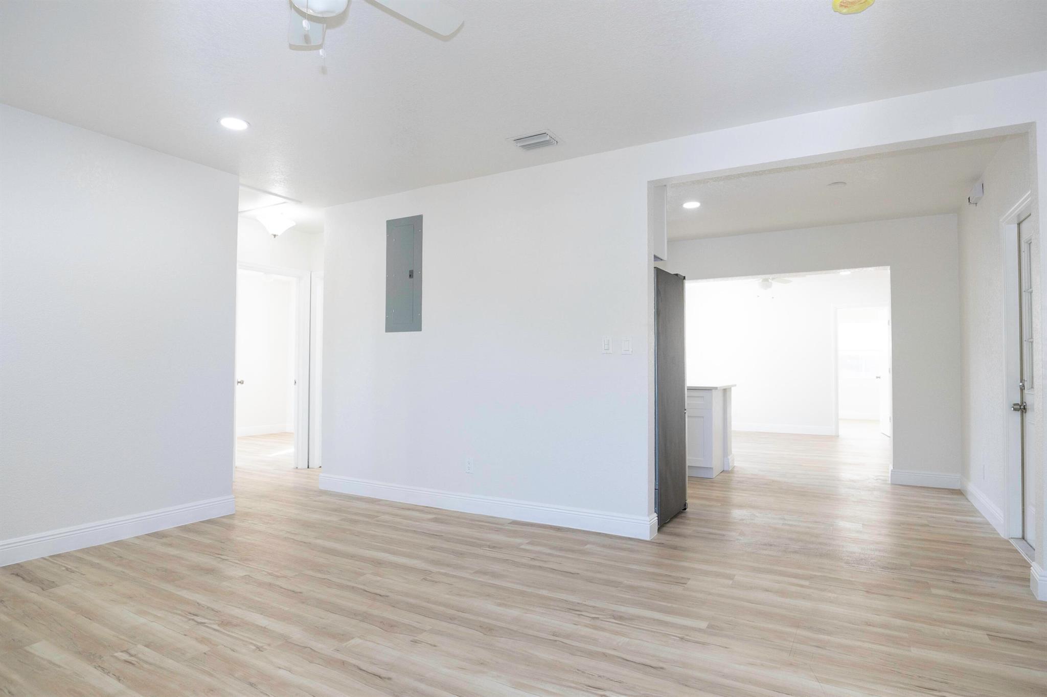 LAUDERDALE MANORS ADD - Residential