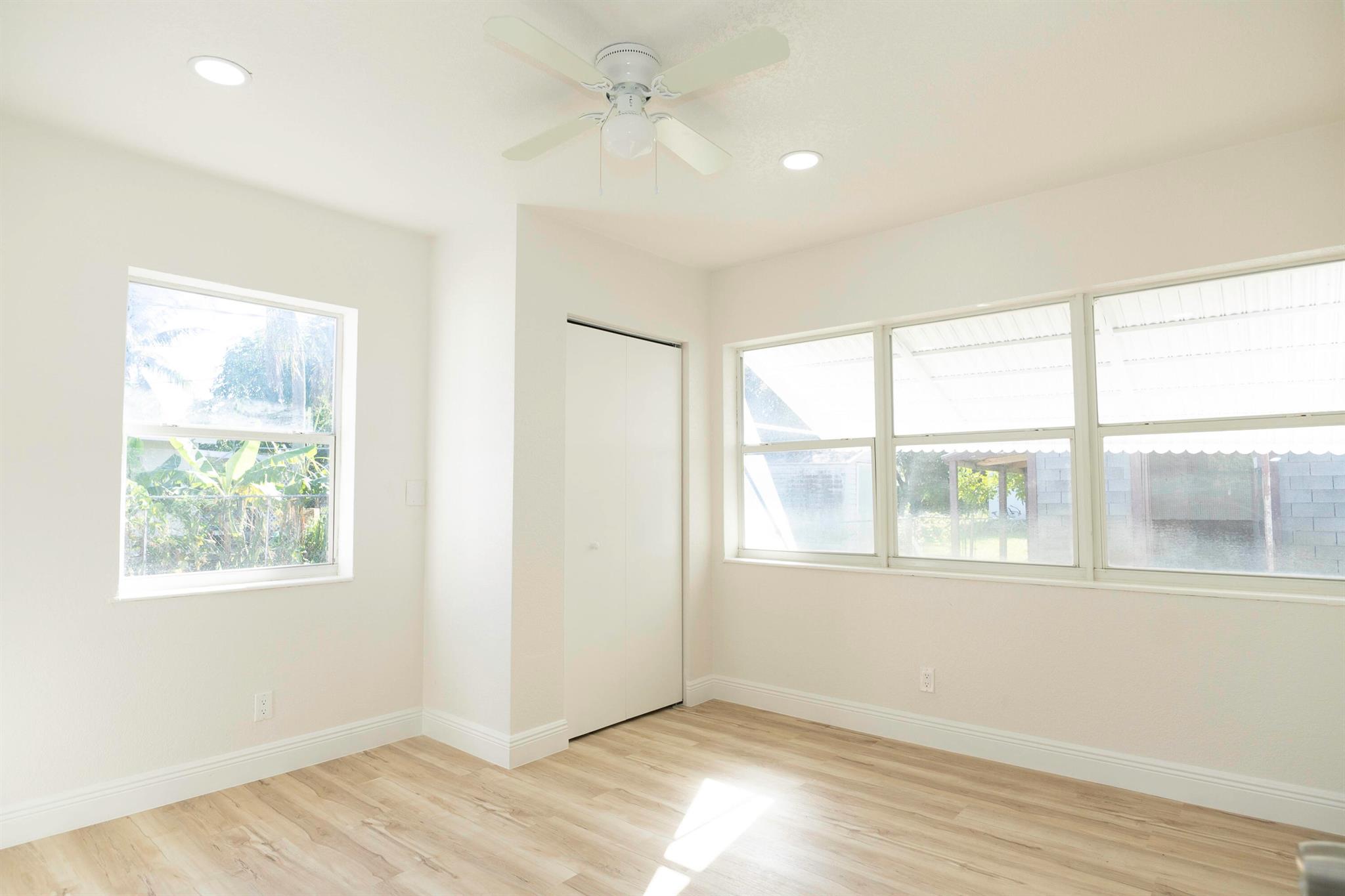 LAUDERDALE MANORS ADD - Residential