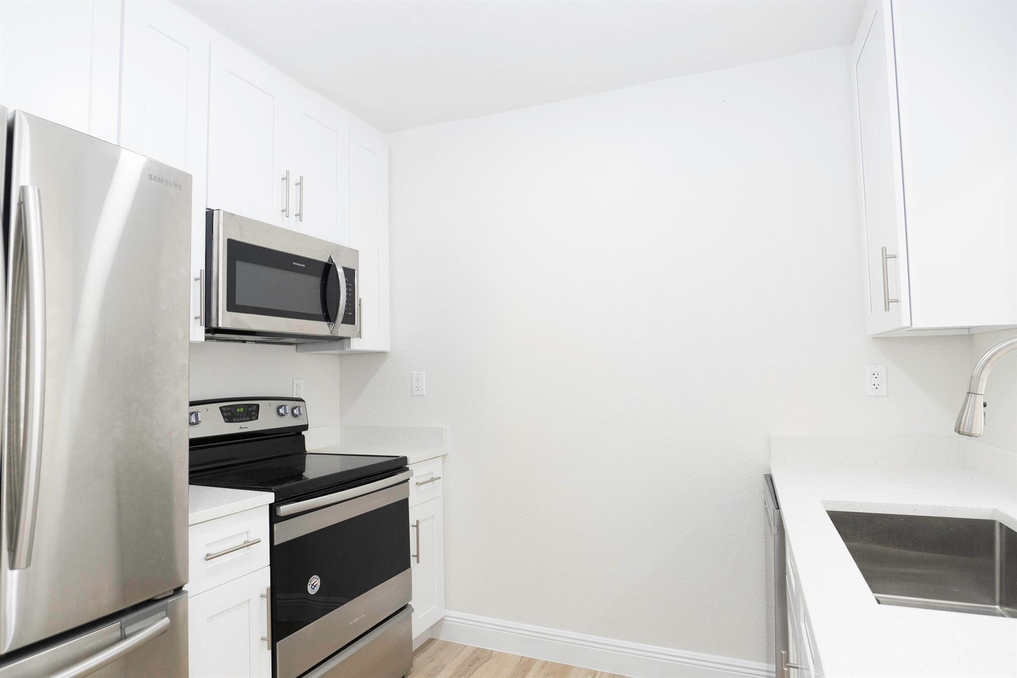 LAUDERDALE MANORS ADD - Residential