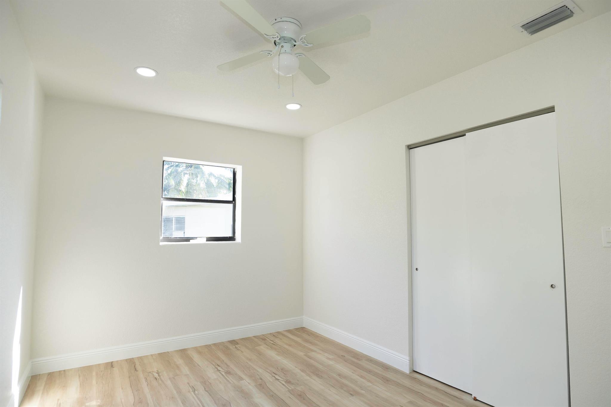 LAUDERDALE MANORS ADD - Residential