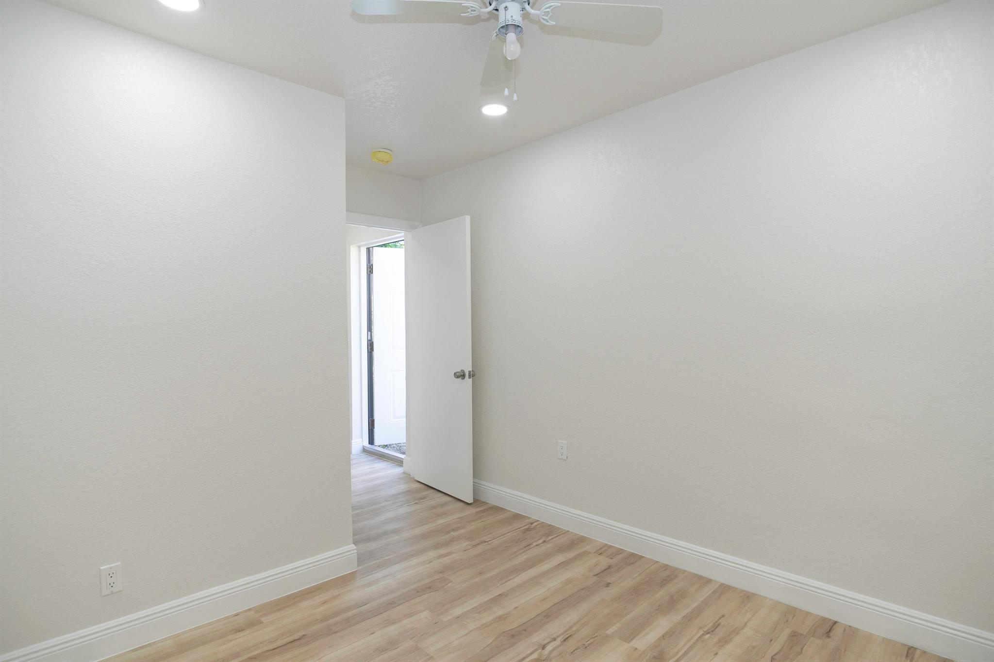 LAUDERDALE MANORS ADD - Residential