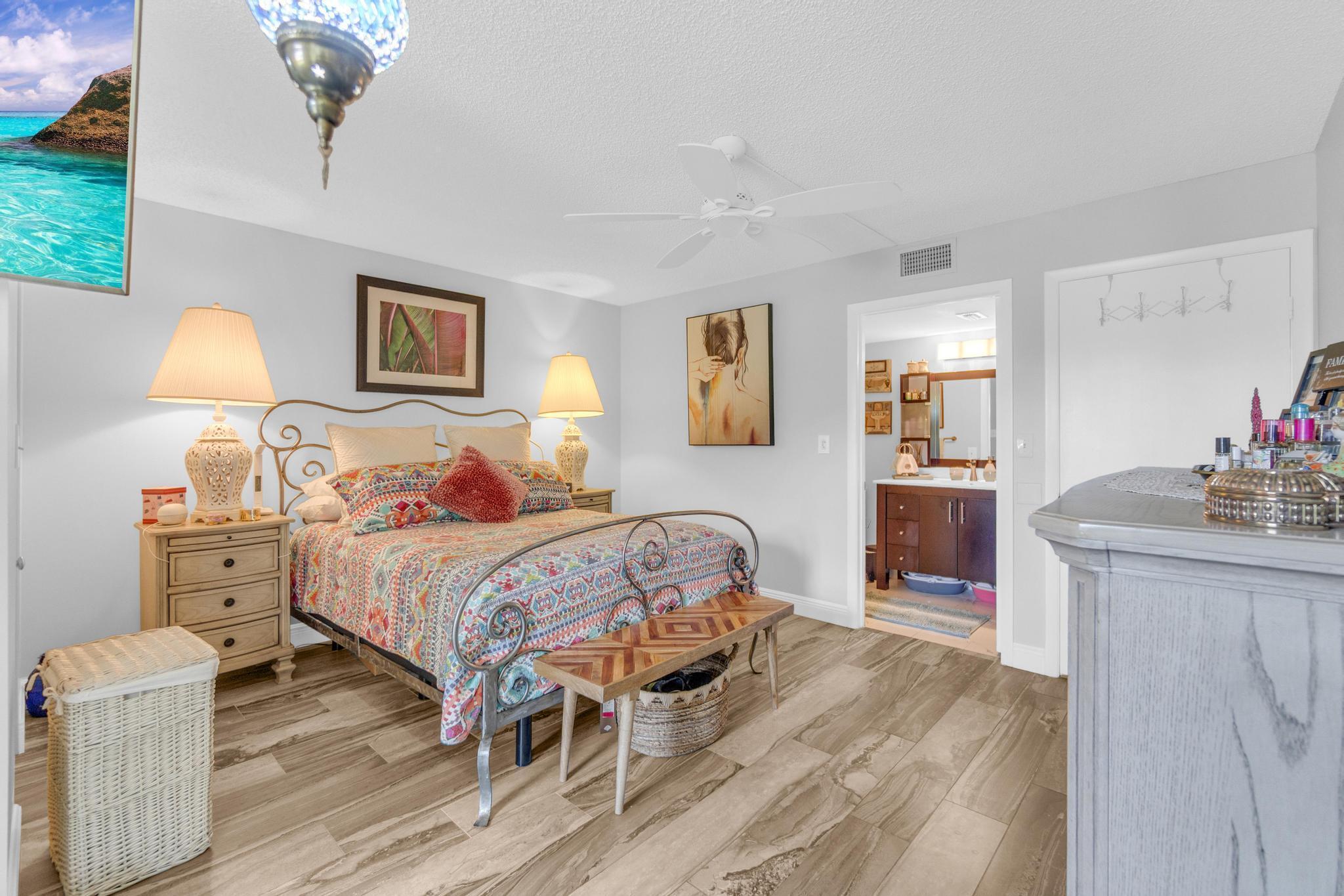 HUNTINGTON LAKES SEC TWO CONDOS - Residential