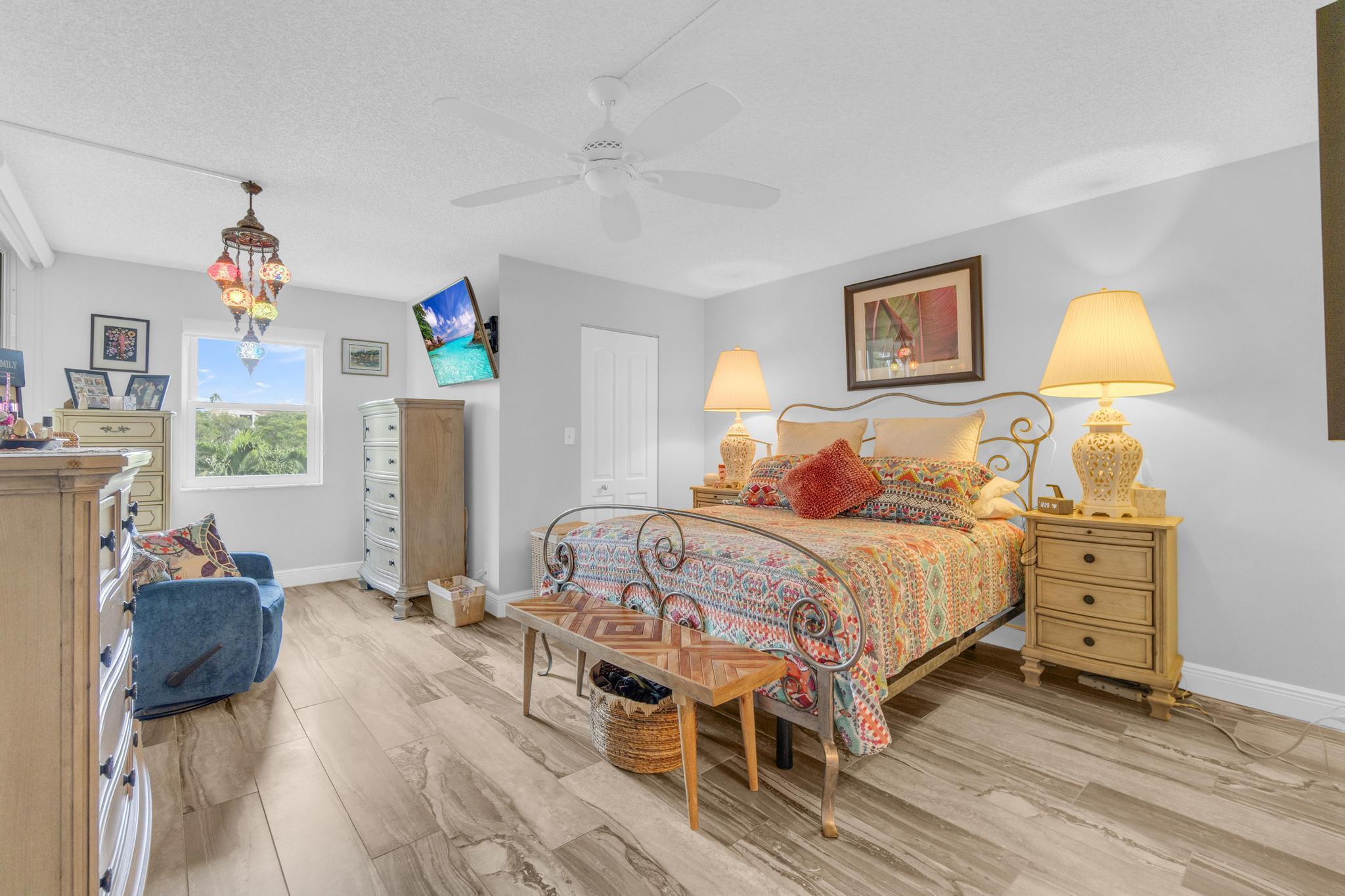 HUNTINGTON LAKES SEC TWO CONDOS - Residential