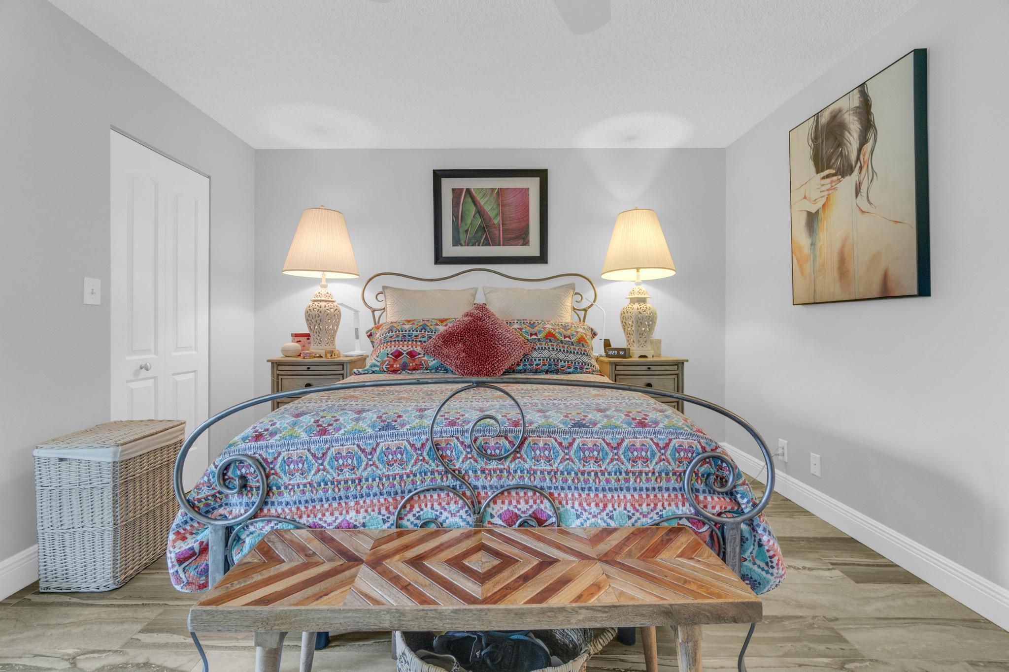 HUNTINGTON LAKES SEC TWO CONDOS - Residential