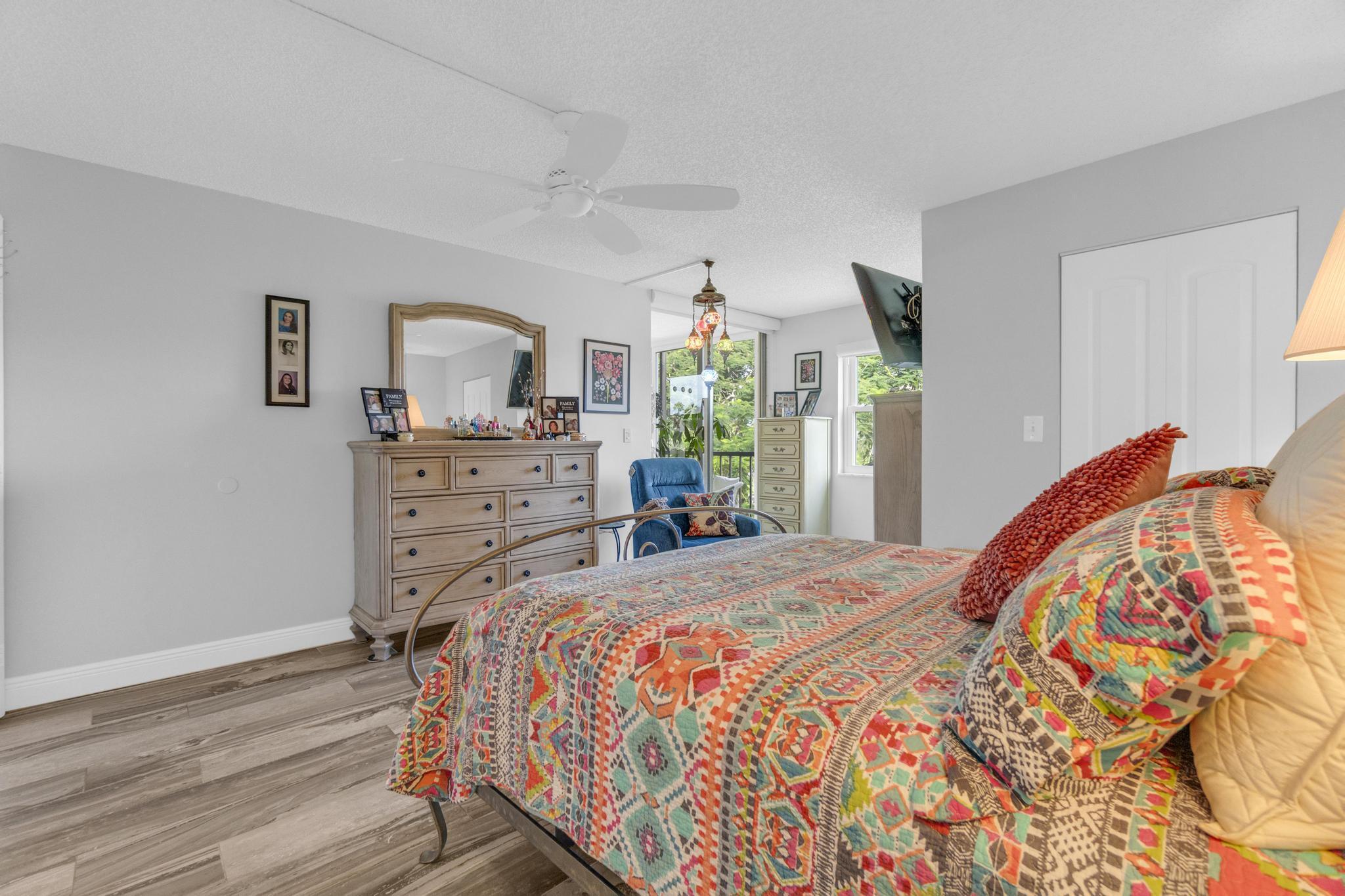 HUNTINGTON LAKES SEC TWO CONDOS - Residential