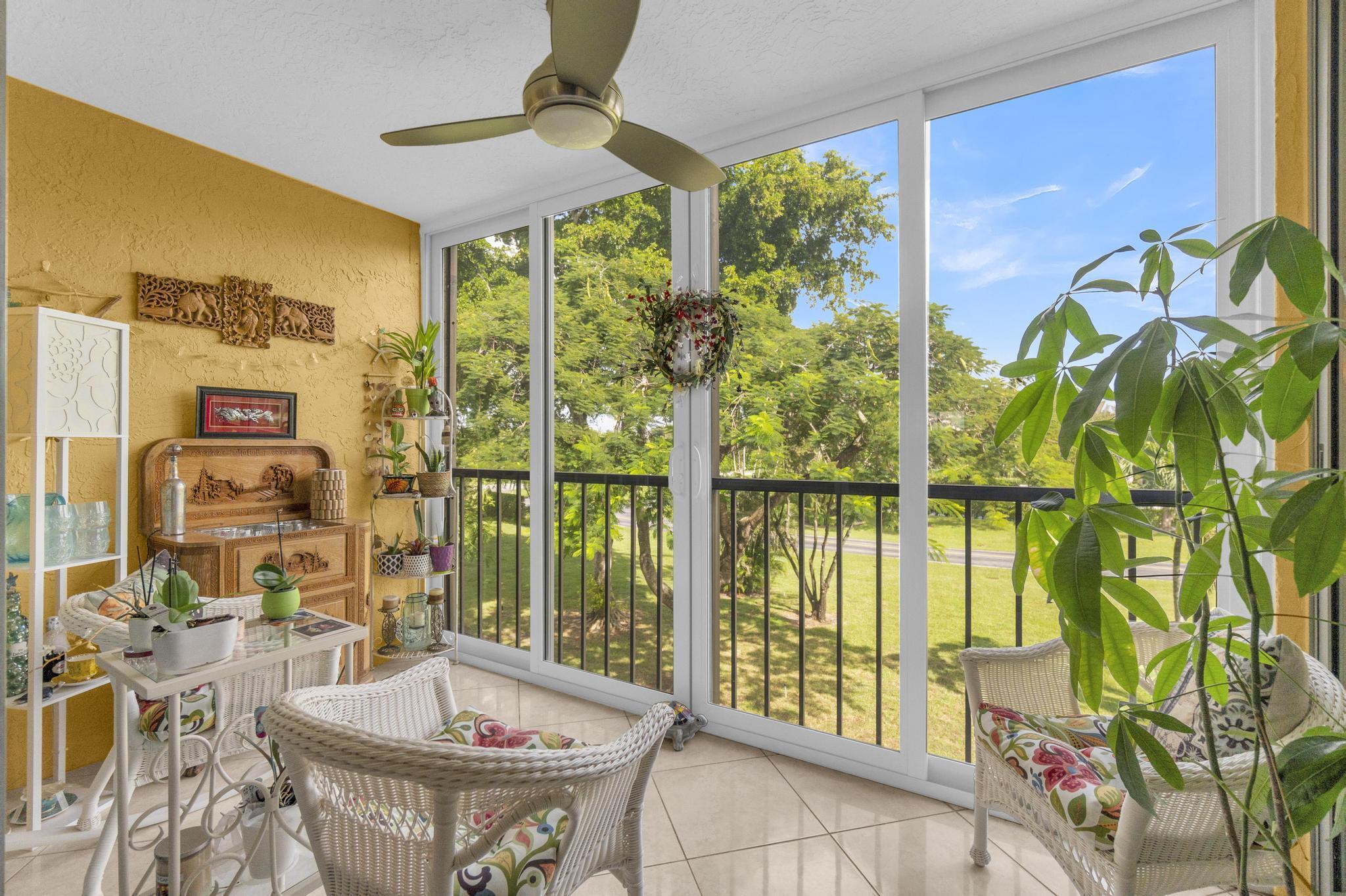 HUNTINGTON LAKES SEC TWO CONDOS - Residential