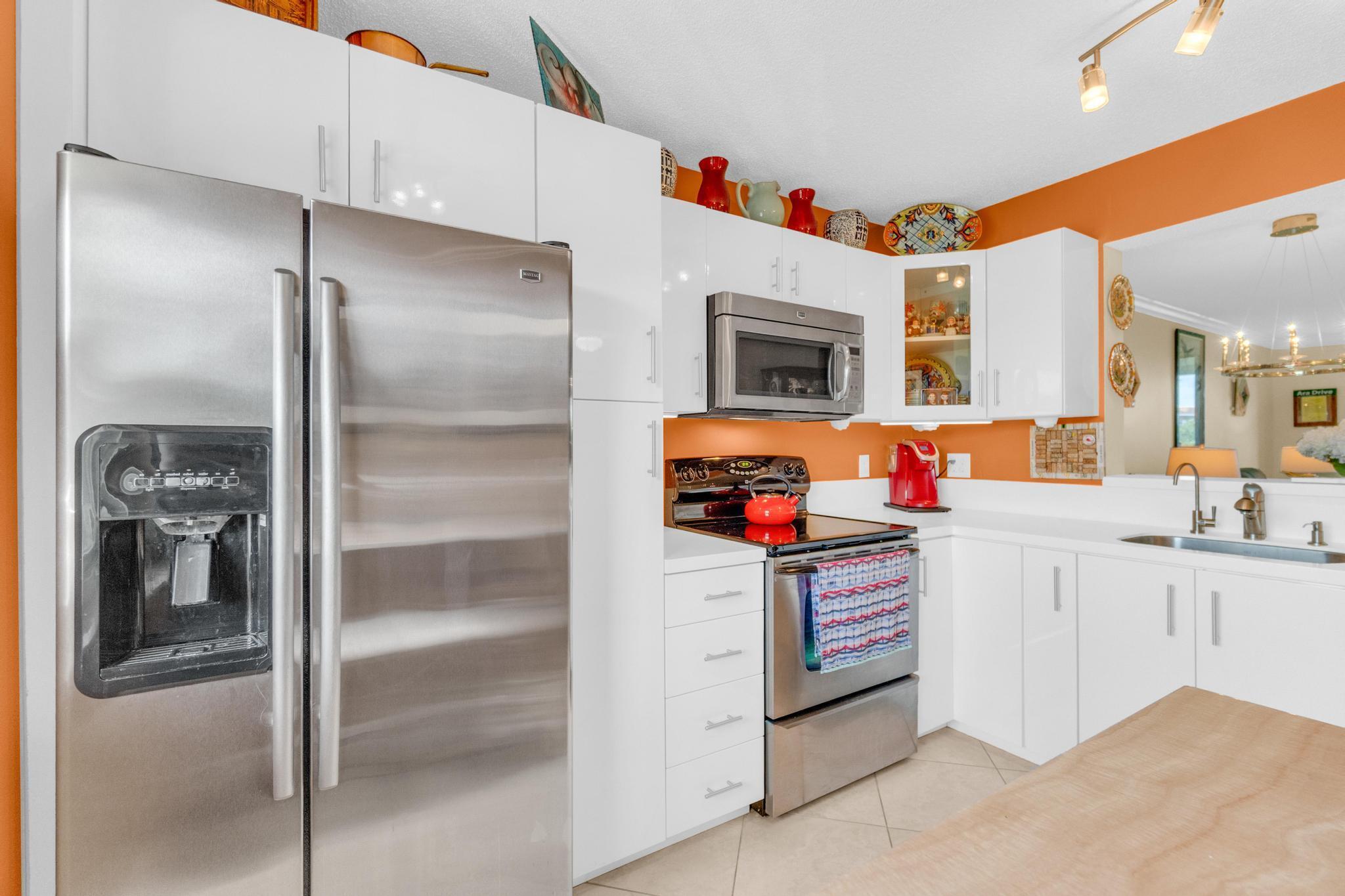 HUNTINGTON LAKES SEC TWO CONDOS - Residential
