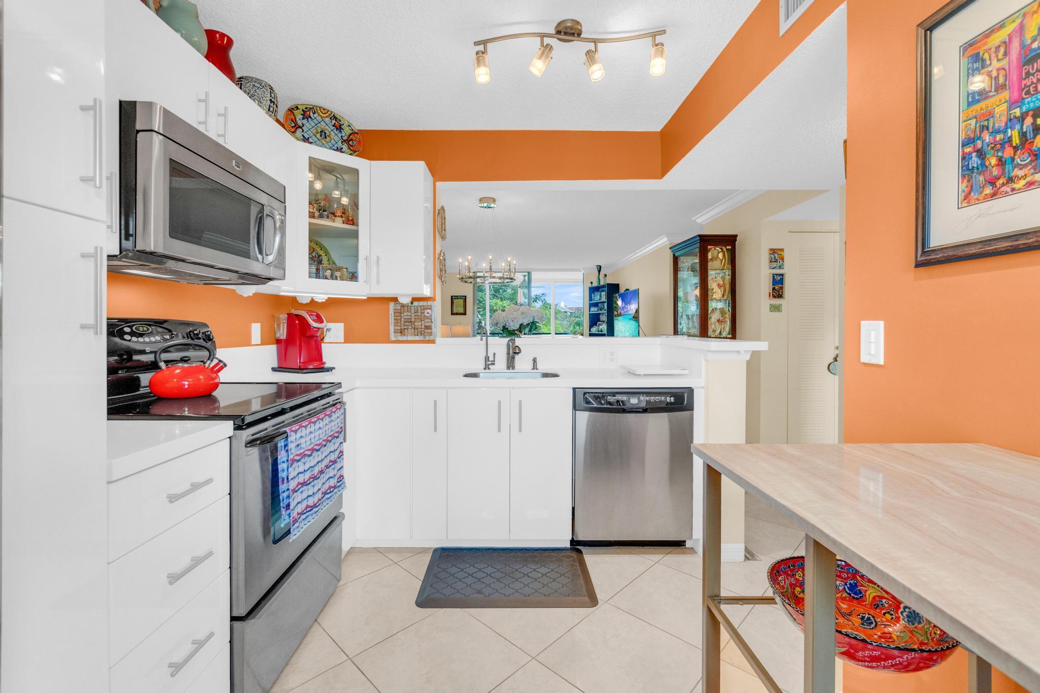 HUNTINGTON LAKES SEC TWO CONDOS - Residential