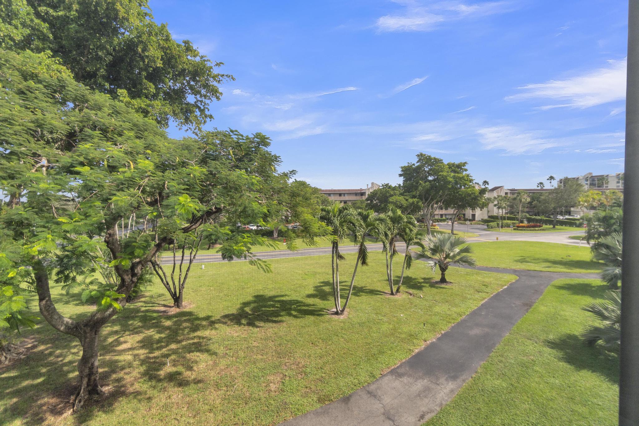 HUNTINGTON LAKES SEC TWO CONDOS - Residential
