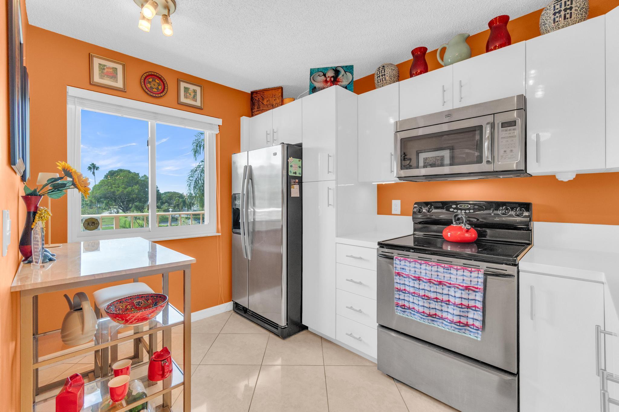 HUNTINGTON LAKES SEC TWO CONDOS - Residential