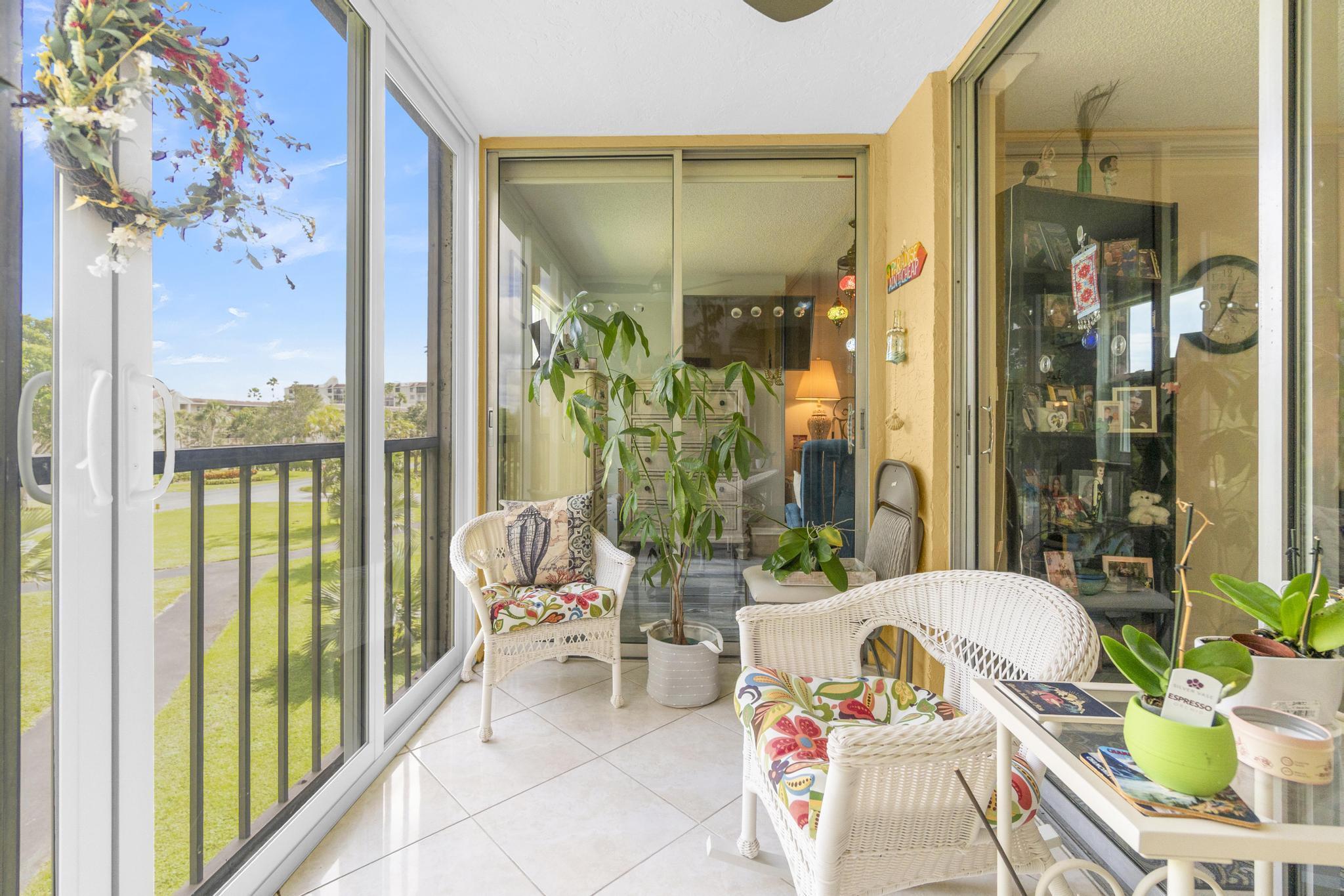 HUNTINGTON LAKES SEC TWO CONDOS - Residential