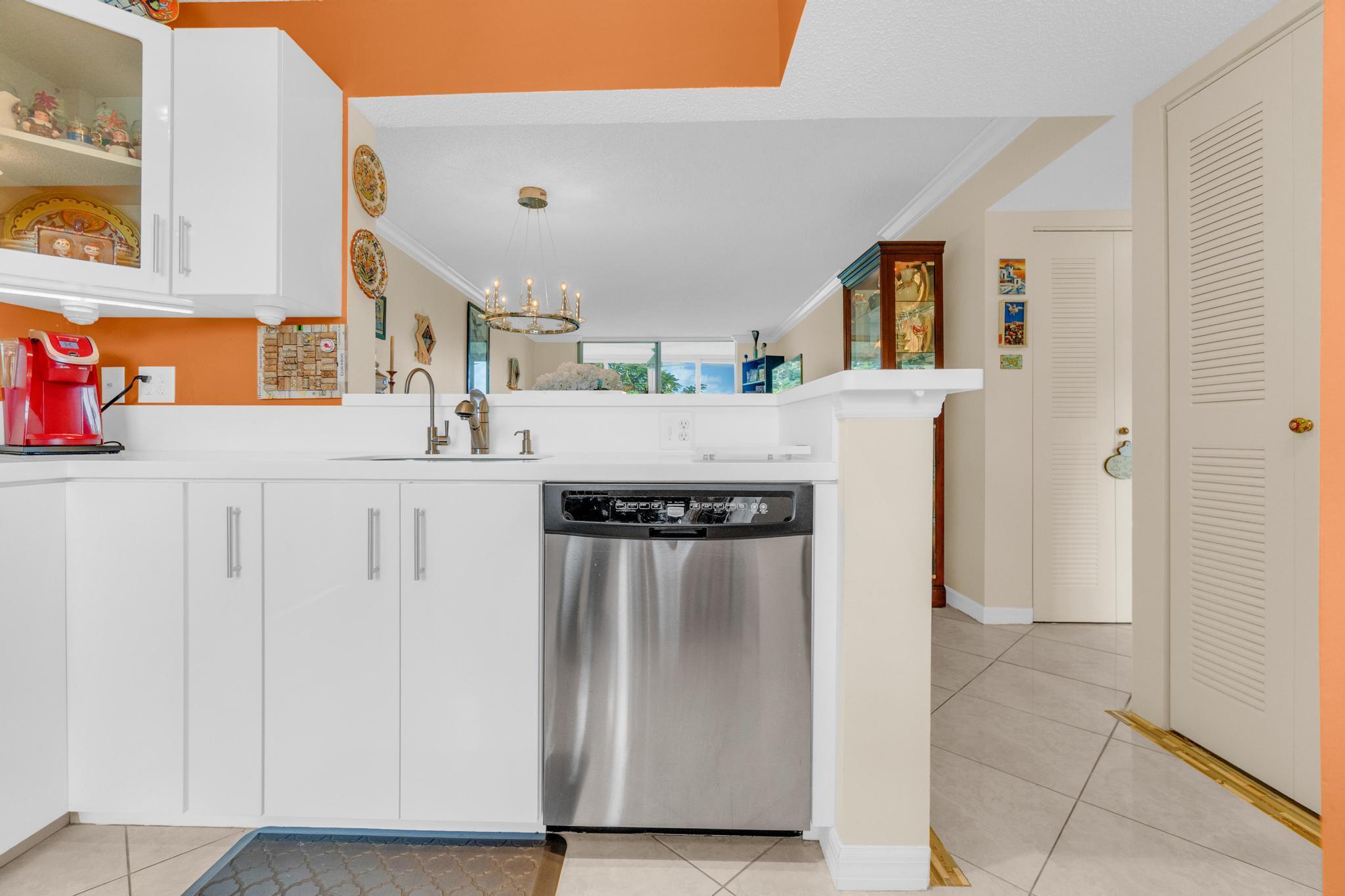 HUNTINGTON LAKES SEC TWO CONDOS - Residential