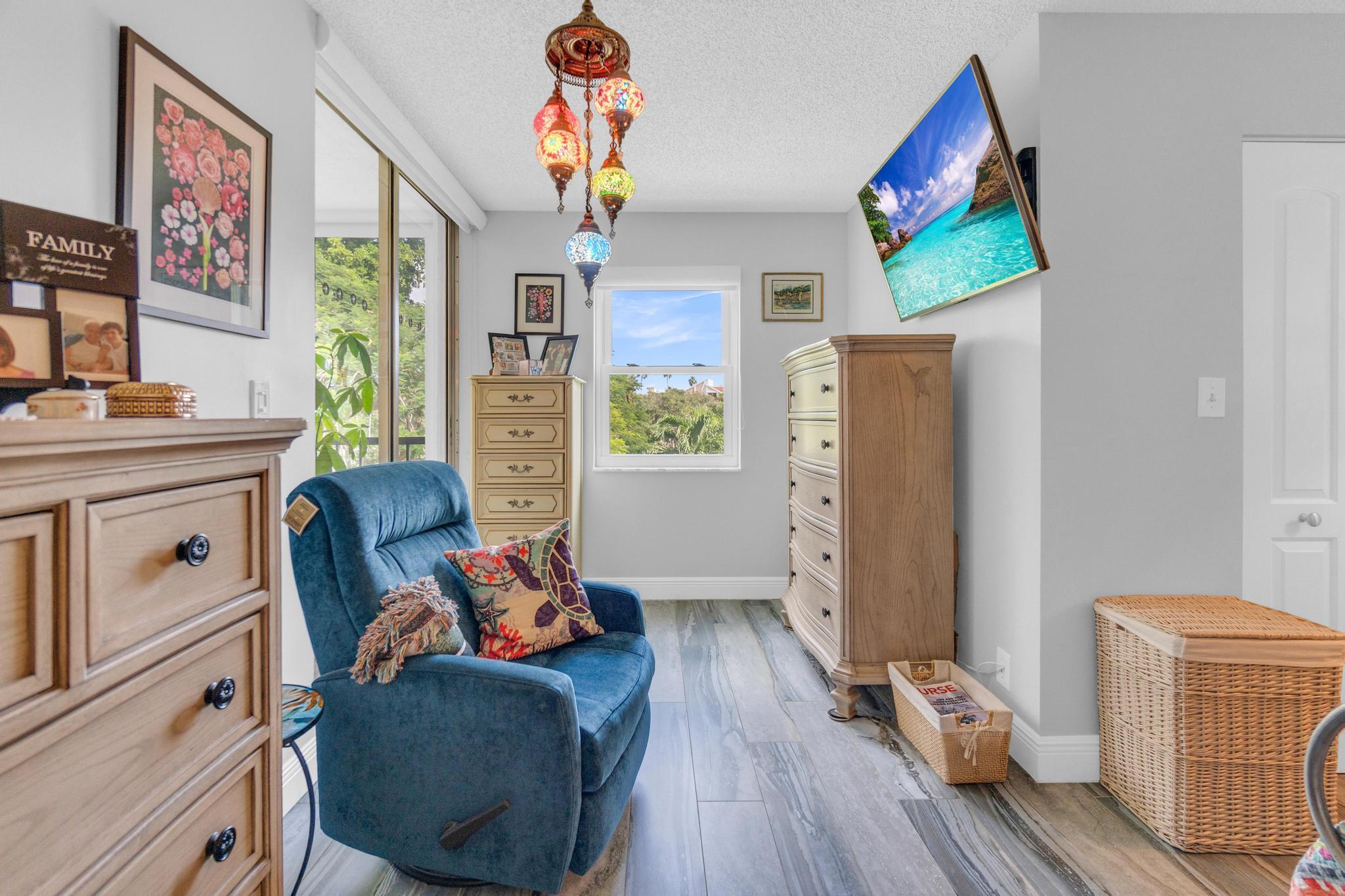 HUNTINGTON LAKES SEC TWO CONDOS - Residential