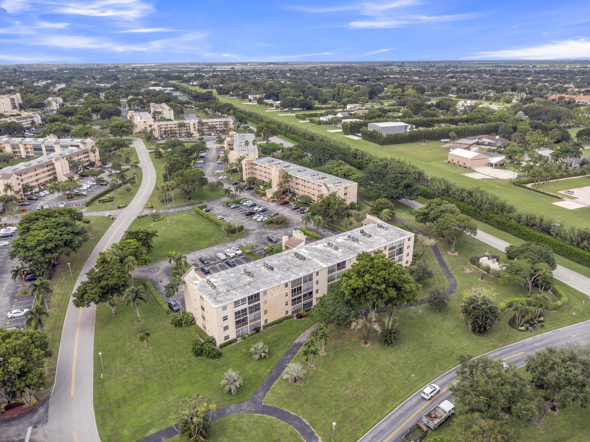 HUNTINGTON LAKES SEC TWO CONDOS - Residential