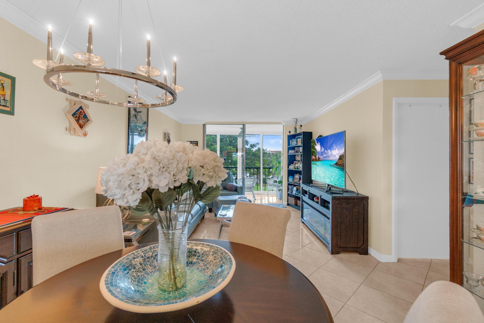 HUNTINGTON LAKES SEC TWO CONDOS - Residential