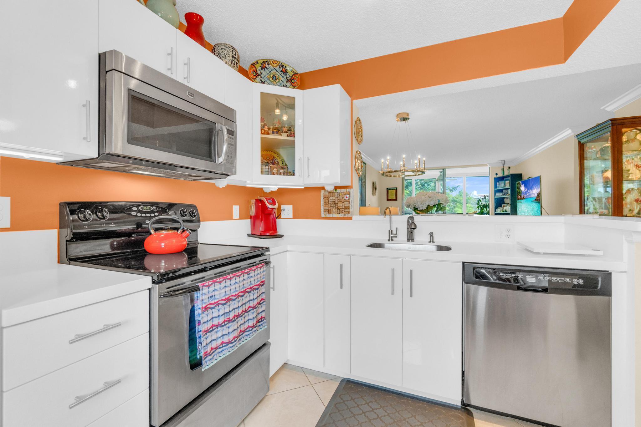 HUNTINGTON LAKES SEC TWO CONDOS - Residential