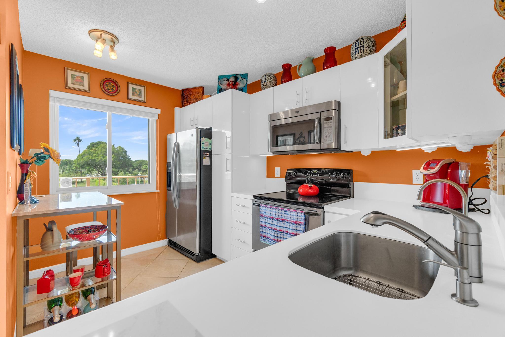HUNTINGTON LAKES SEC TWO CONDOS - Residential
