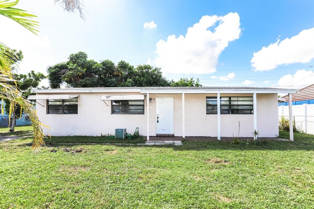 Photo of 9291 Bloomfield Drive, Palm Beach Gardens, FL 33410 (MLS # R10748972)