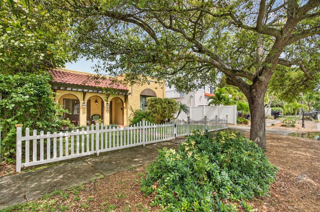 Photo of 1415 NE 4th Place, Fort Lauderdale, FL 33301 (MLS # B26005053)