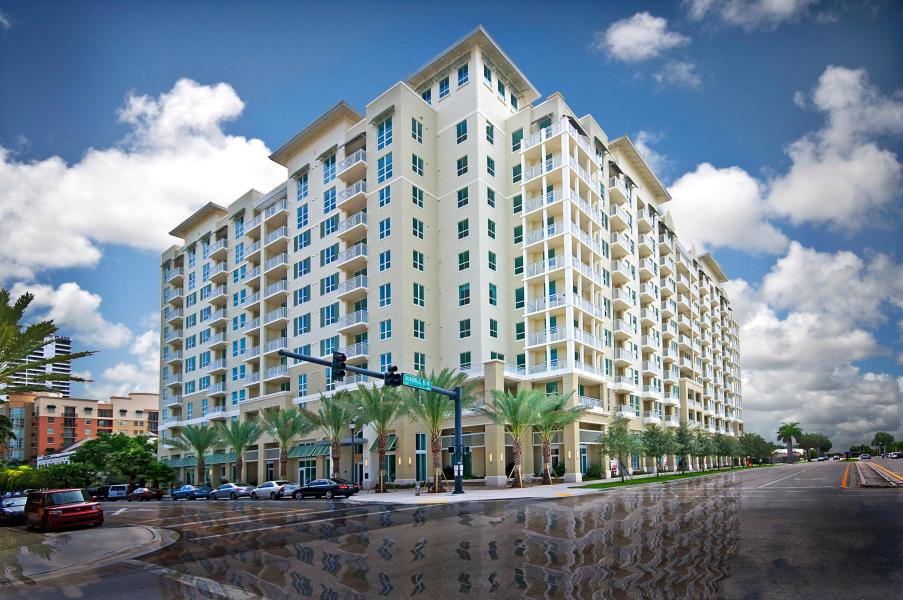 Sunny and bright 1 BR 1 BA at City Palms. Live in the heart of Downtown WPB - just steps to Rosemary Square and Clematis Street. Residence features tile and carpet flooring, granite counter tops and stainless steel appliances. Live in luxury at City Palms - enjoy a 70 foot lap pool, tanning deck, covered verandah, a 24 hour fitness center and more.