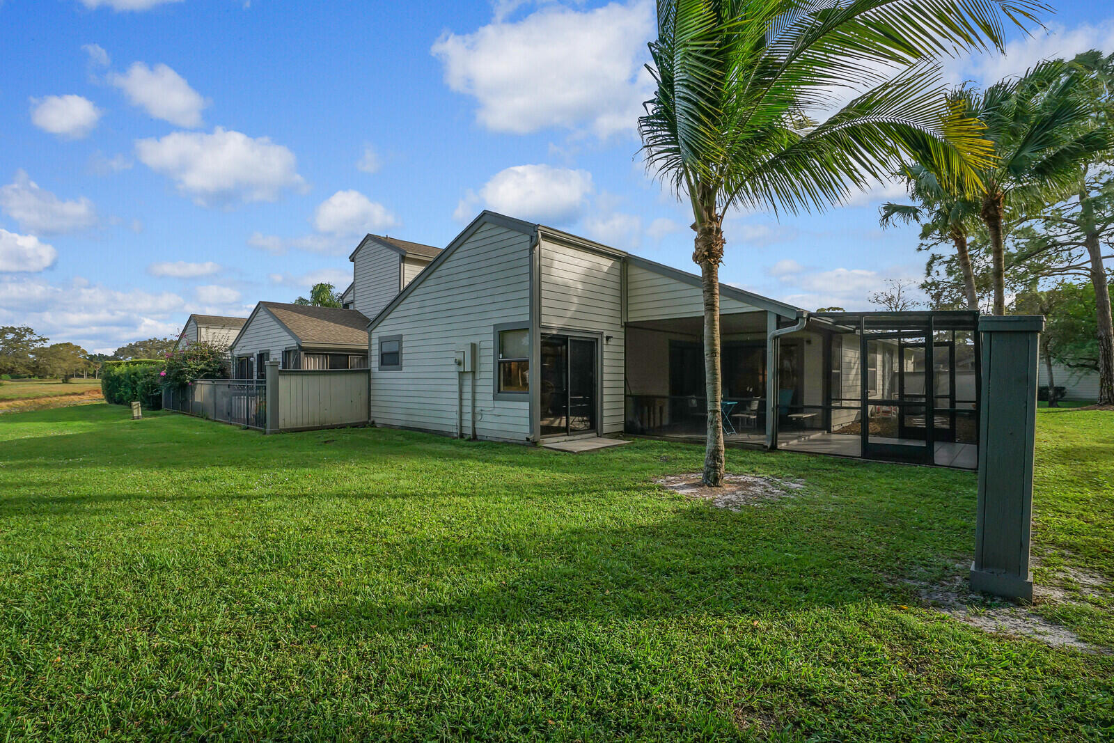 BEDFORD MEWS AT WELLINGTON - Residential Lease