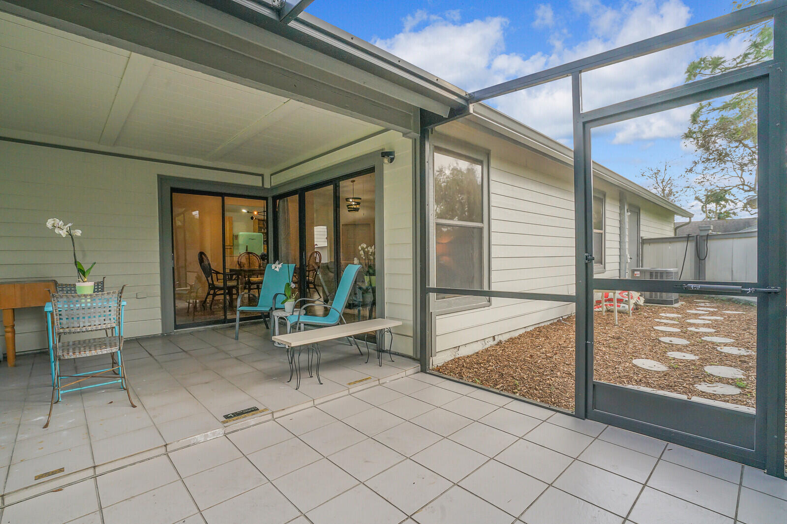 BEDFORD MEWS AT WELLINGTON - Residential Lease