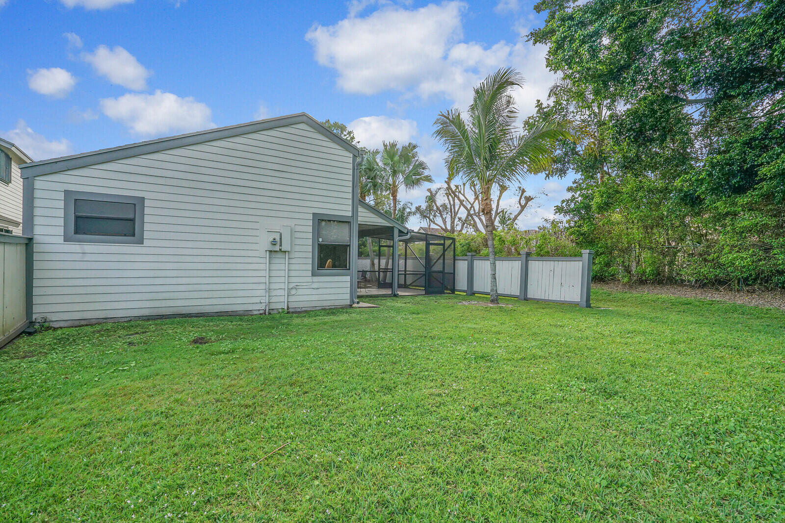 BEDFORD MEWS AT WELLINGTON - Residential Lease