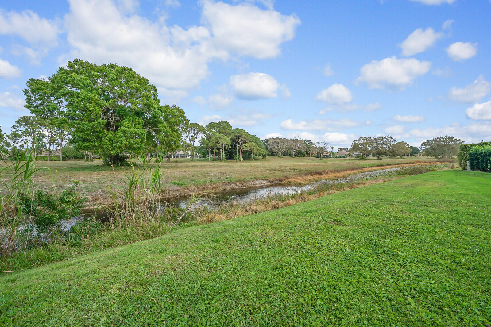 BEDFORD MEWS AT WELLINGTON - Residential Lease