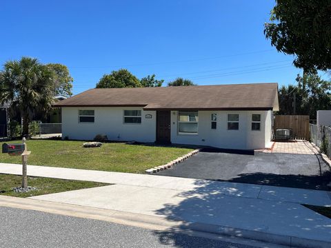 1641 W 14th Street Riviera Beach FL 33404