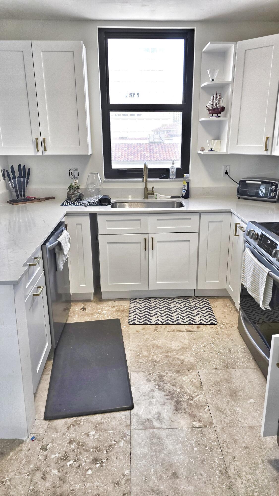 TOWER CONDO AT CITYPLACE - Residential Lease