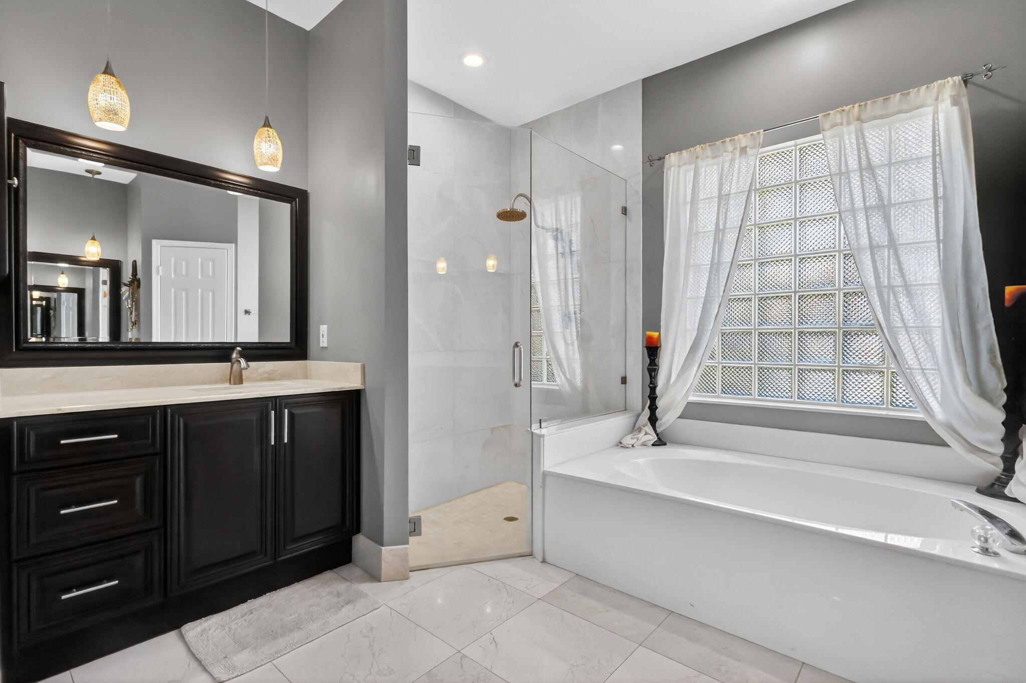 CYPRESS LAKE - Residential