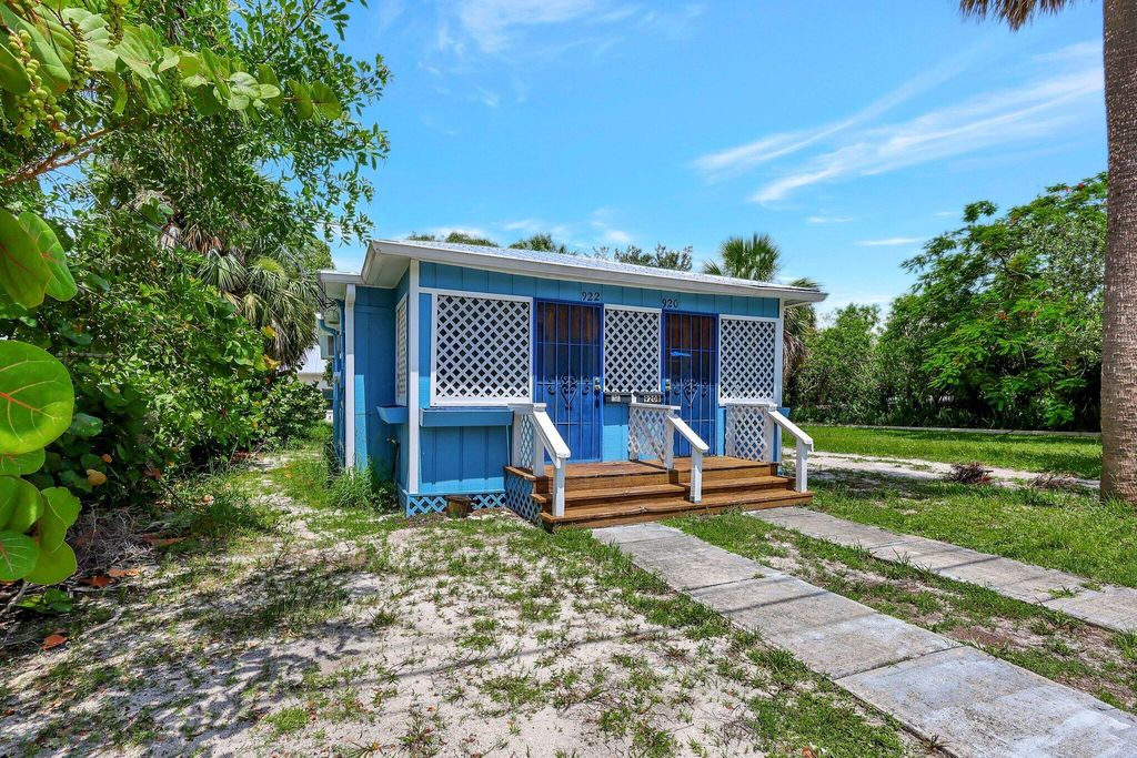 Photo of 922 SE Bayou Avenue #B, Stuart, FL 34994 (MLS # R10998098)
