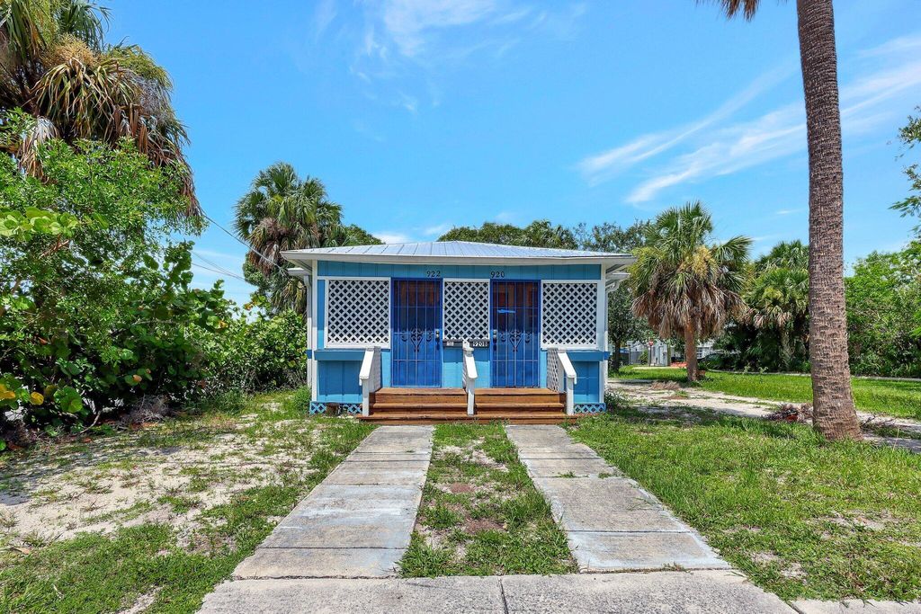 Photo of 922 SE Bayou Avenue #B, Stuart, FL 34994 (MLS # R10998098)