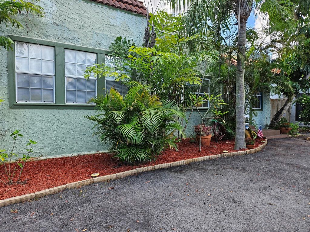 Photo of 816 Lytle Street, West Palm Beach, FL 33405 (MLS # R10982228)