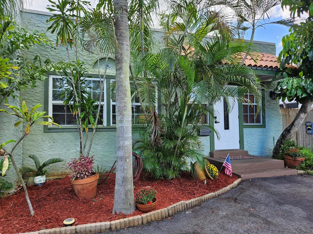 Photo of 816 Lytle Street, West Palm Beach, FL 33405 (MLS # R10982228)