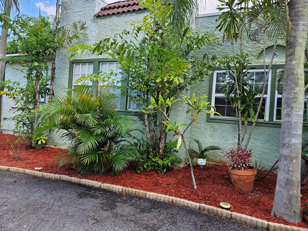 Photo of 816 Lytle Street, West Palm Beach, FL 33405 (MLS # R10982228)