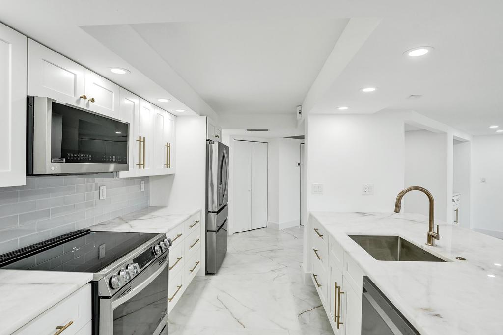 100 SE 5th Avenue 304