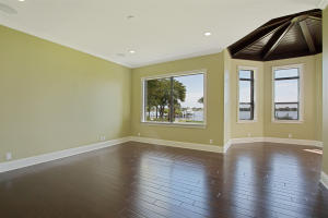 SNUG HARBOR - Residential