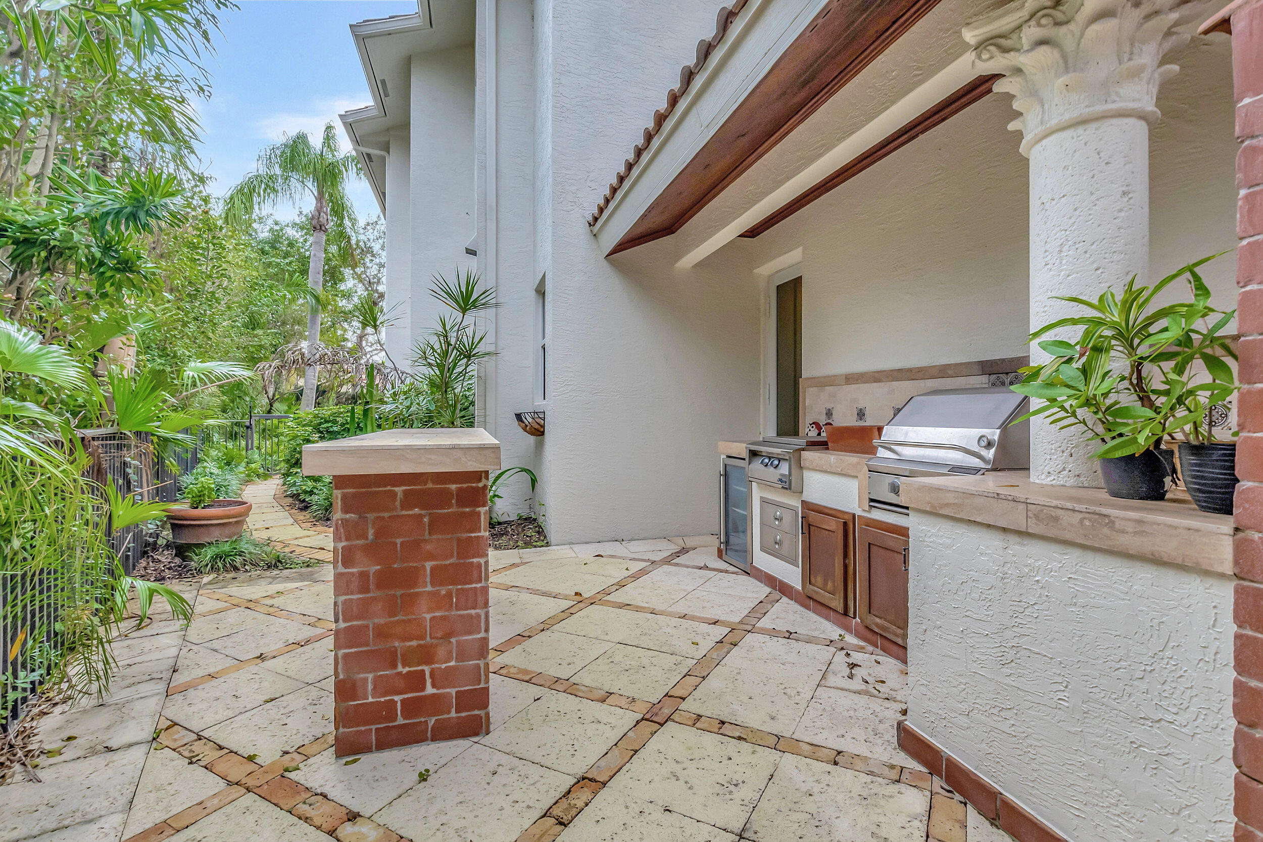 HAMPTONS AT WOODFIELD COUNTRY CLUB - Residential