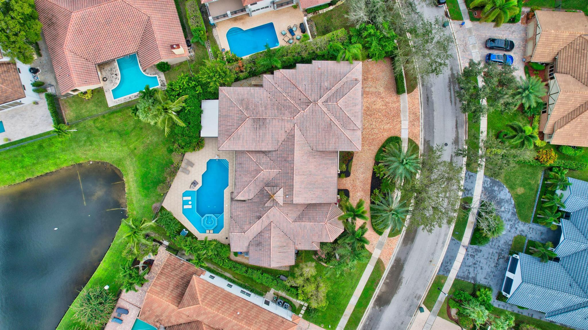 HAMPTONS AT WOODFIELD COU - Residential