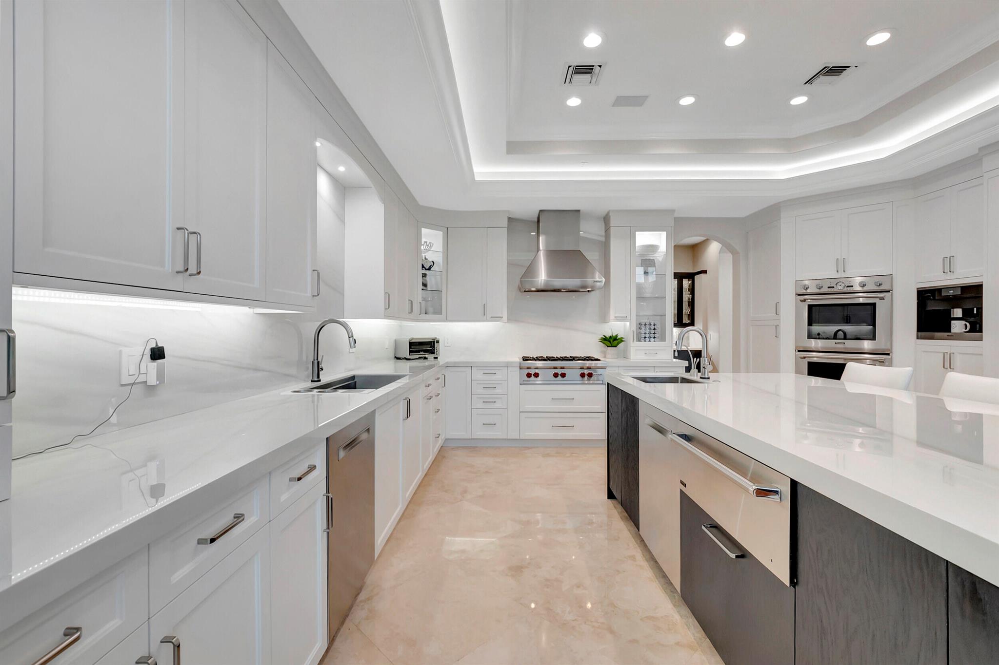 HAMPTONS AT WOODFIELD COU - Residential