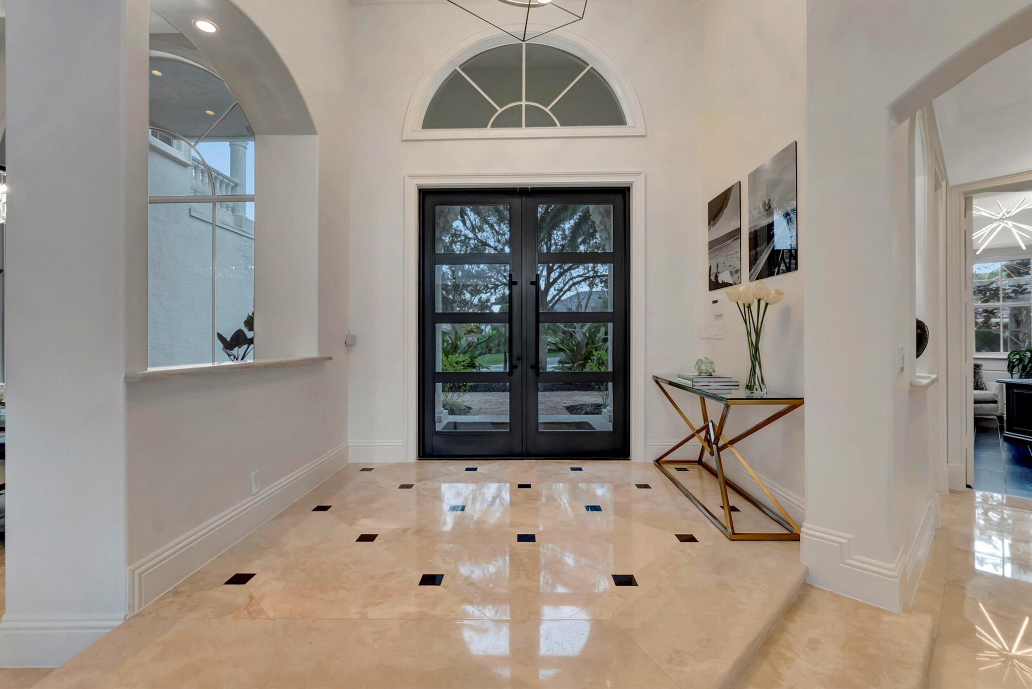 HAMPTONS AT WOODFIELD COU - Residential