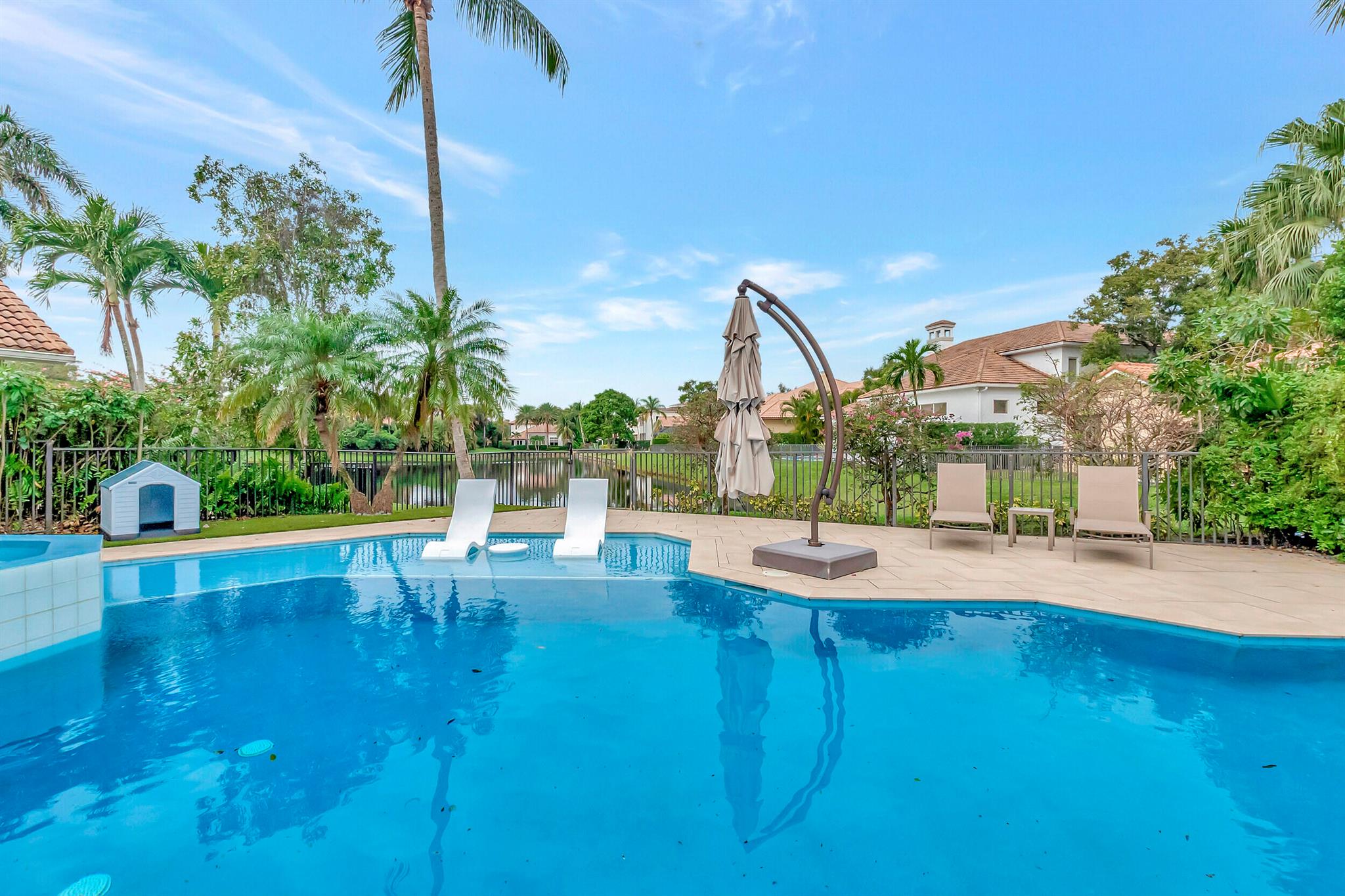 HAMPTONS AT WOODFIELD COU - Residential