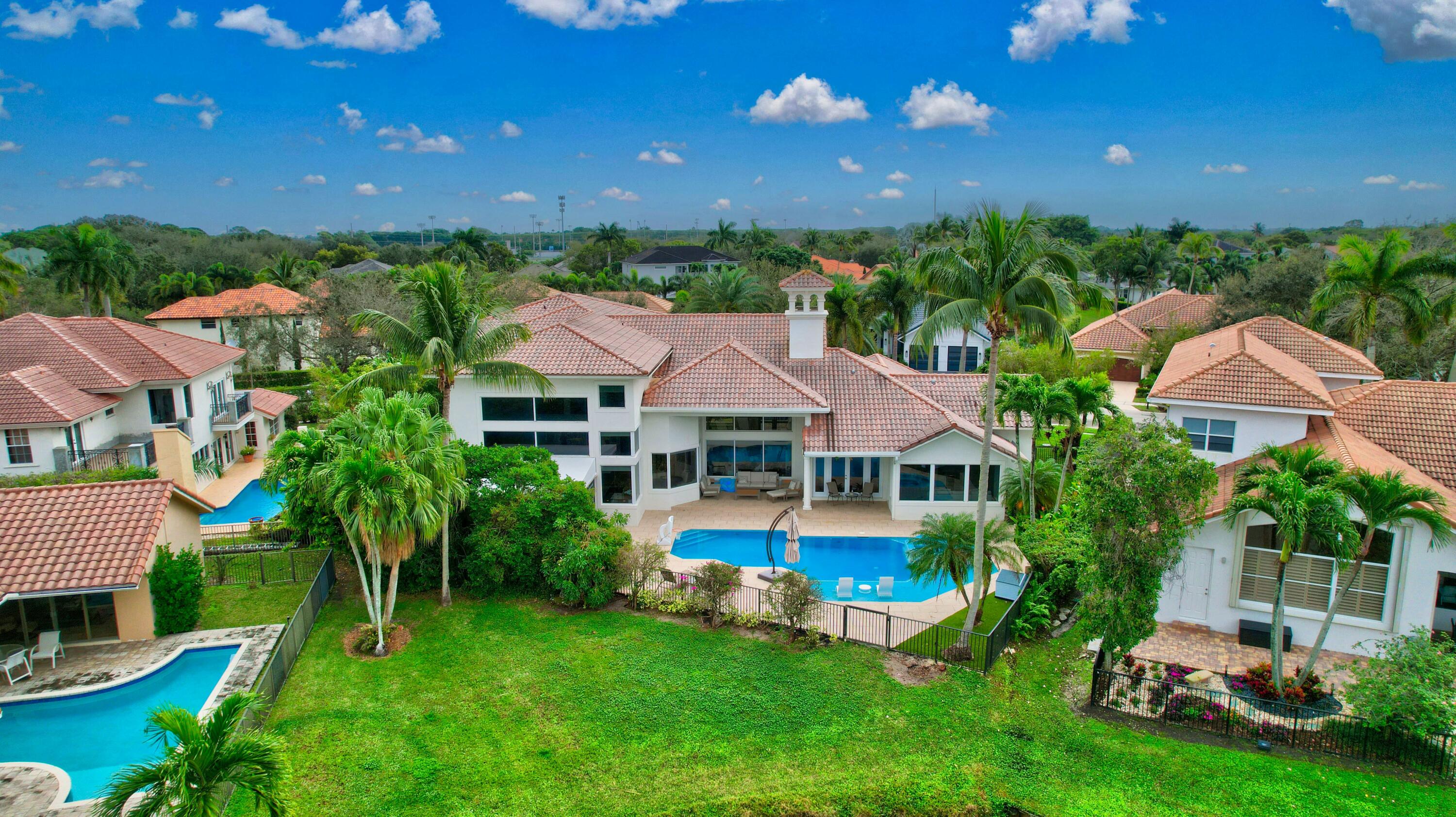 HAMPTONS AT WOODFIELD COUNTRY CLUB - Residential