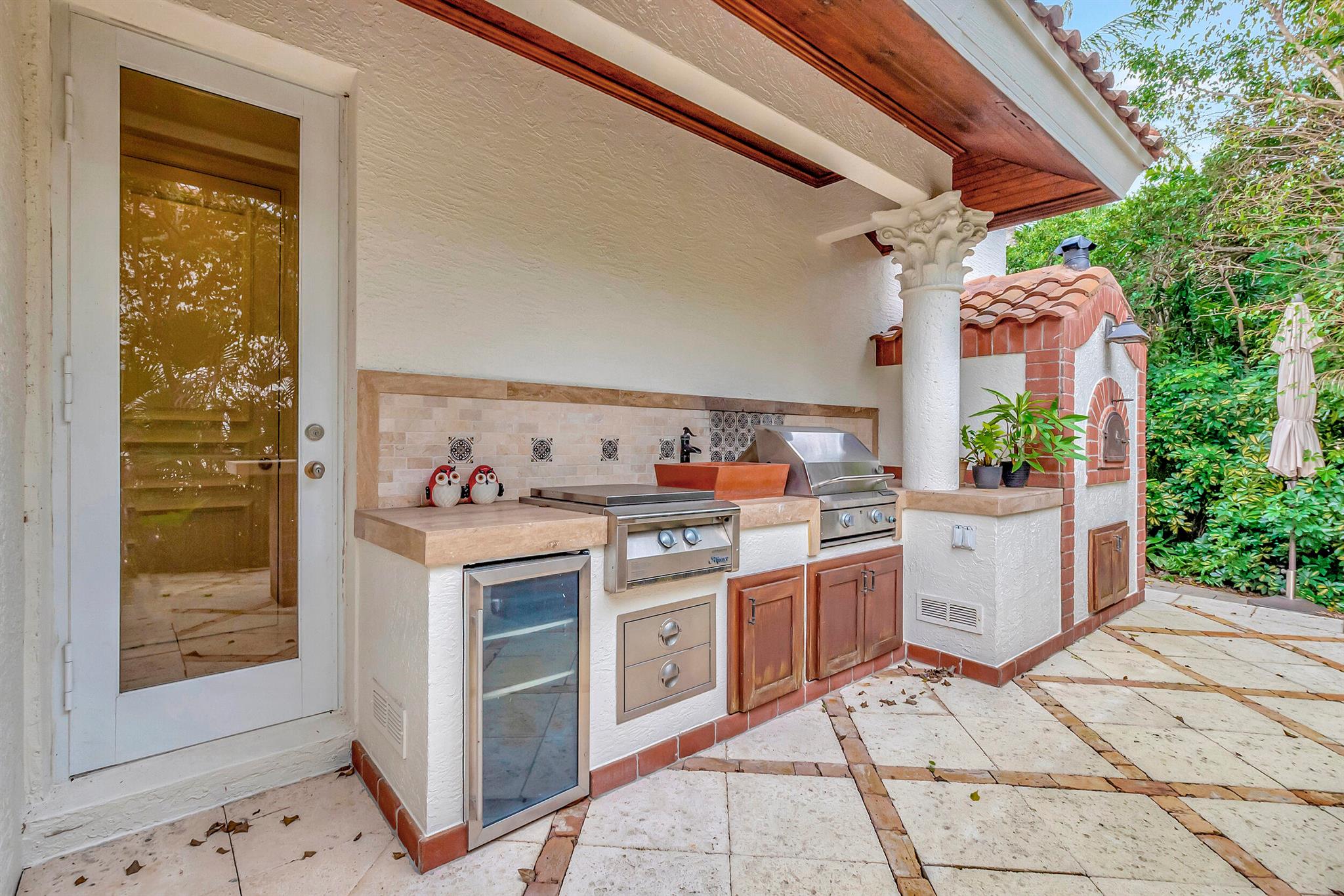 HAMPTONS AT WOODFIELD COU - Residential