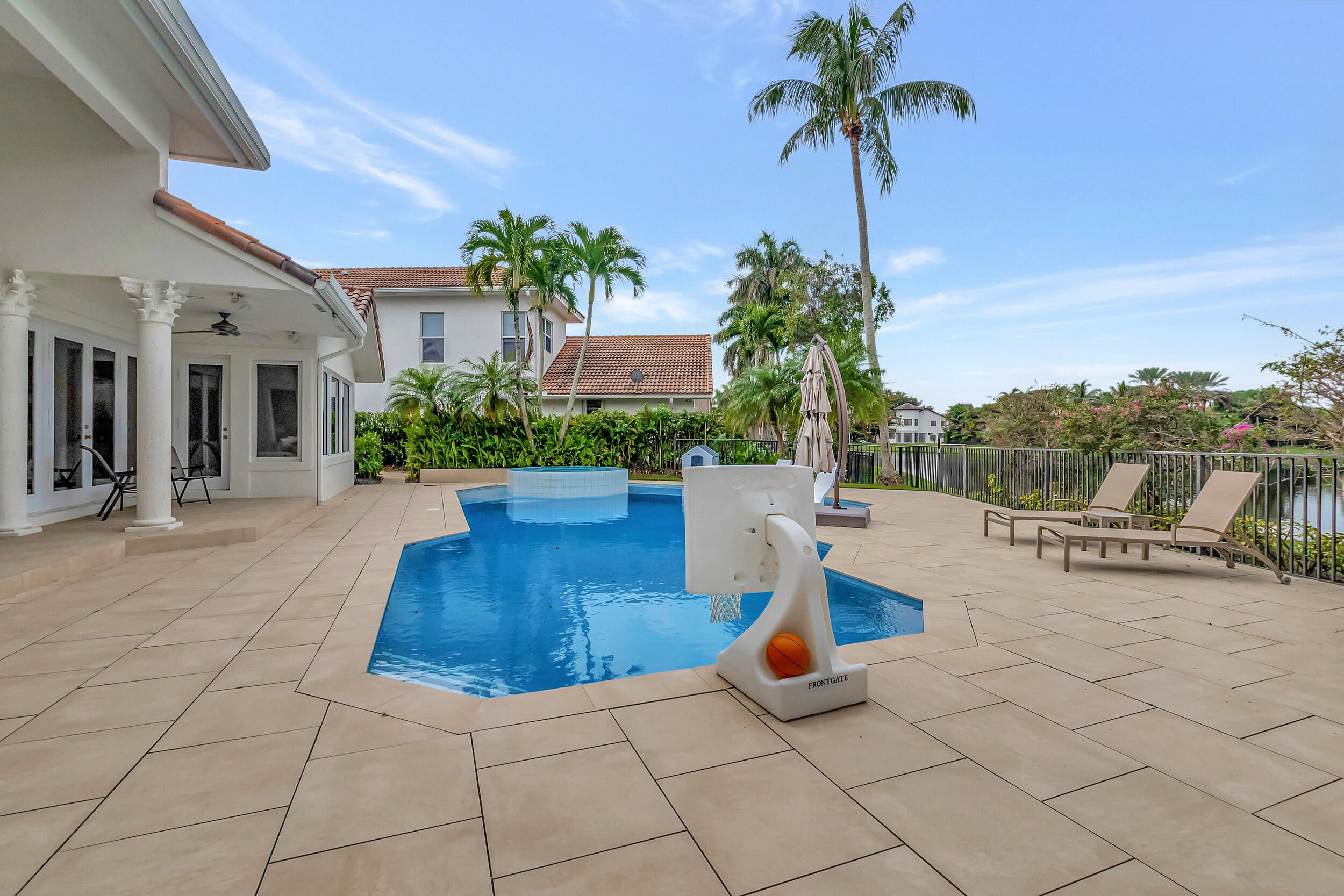 HAMPTONS AT WOODFIELD COUNTRY CLUB - Residential