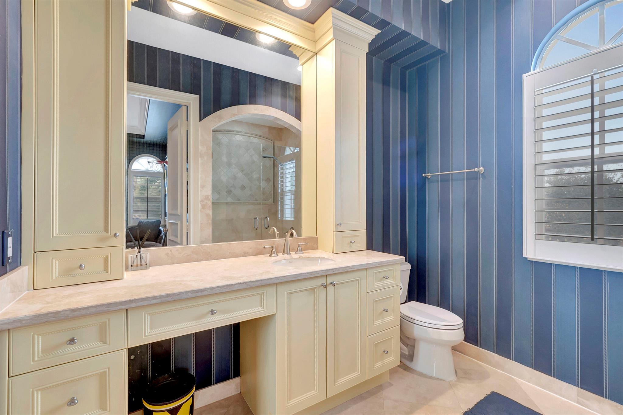 HAMPTONS AT WOODFIELD COU - Residential